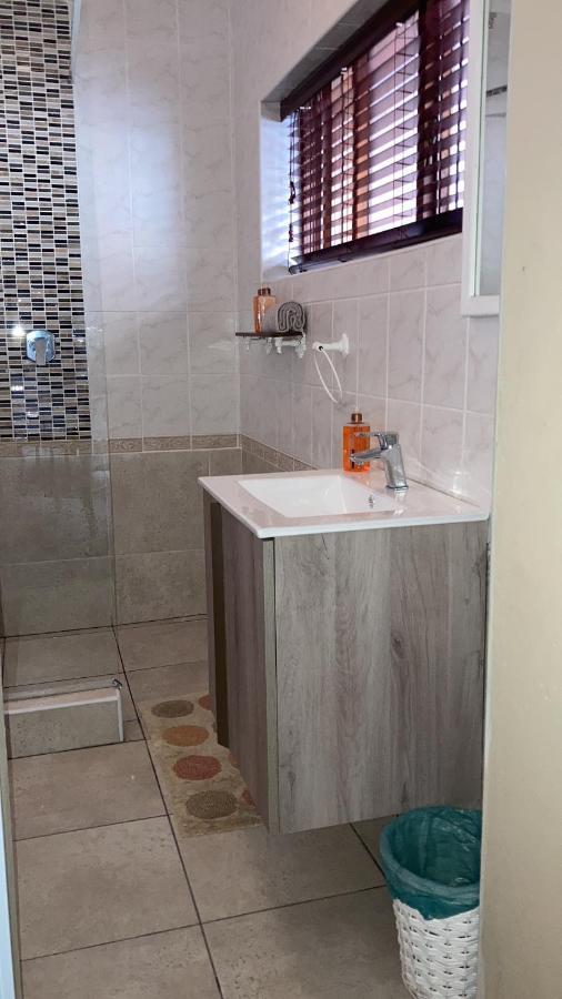 Brown Jug Guest House Германус Екстер'єр фото
