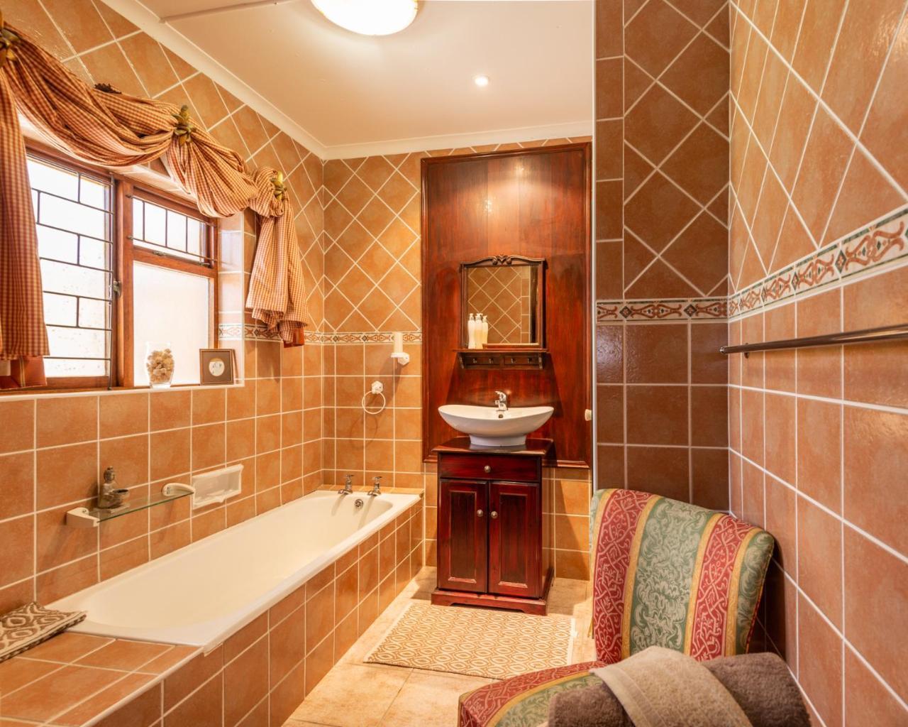 Brown Jug Guest House Германус Екстер'єр фото