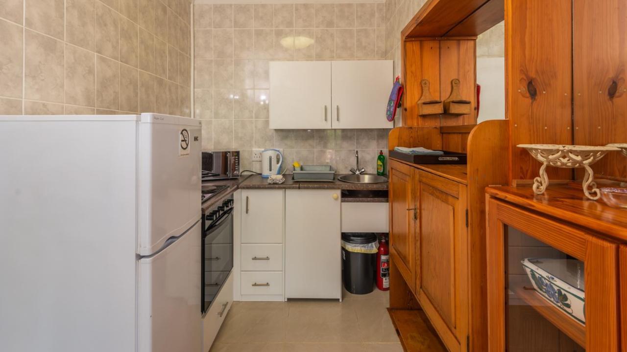 Brown Jug Guest House Германус Екстер'єр фото