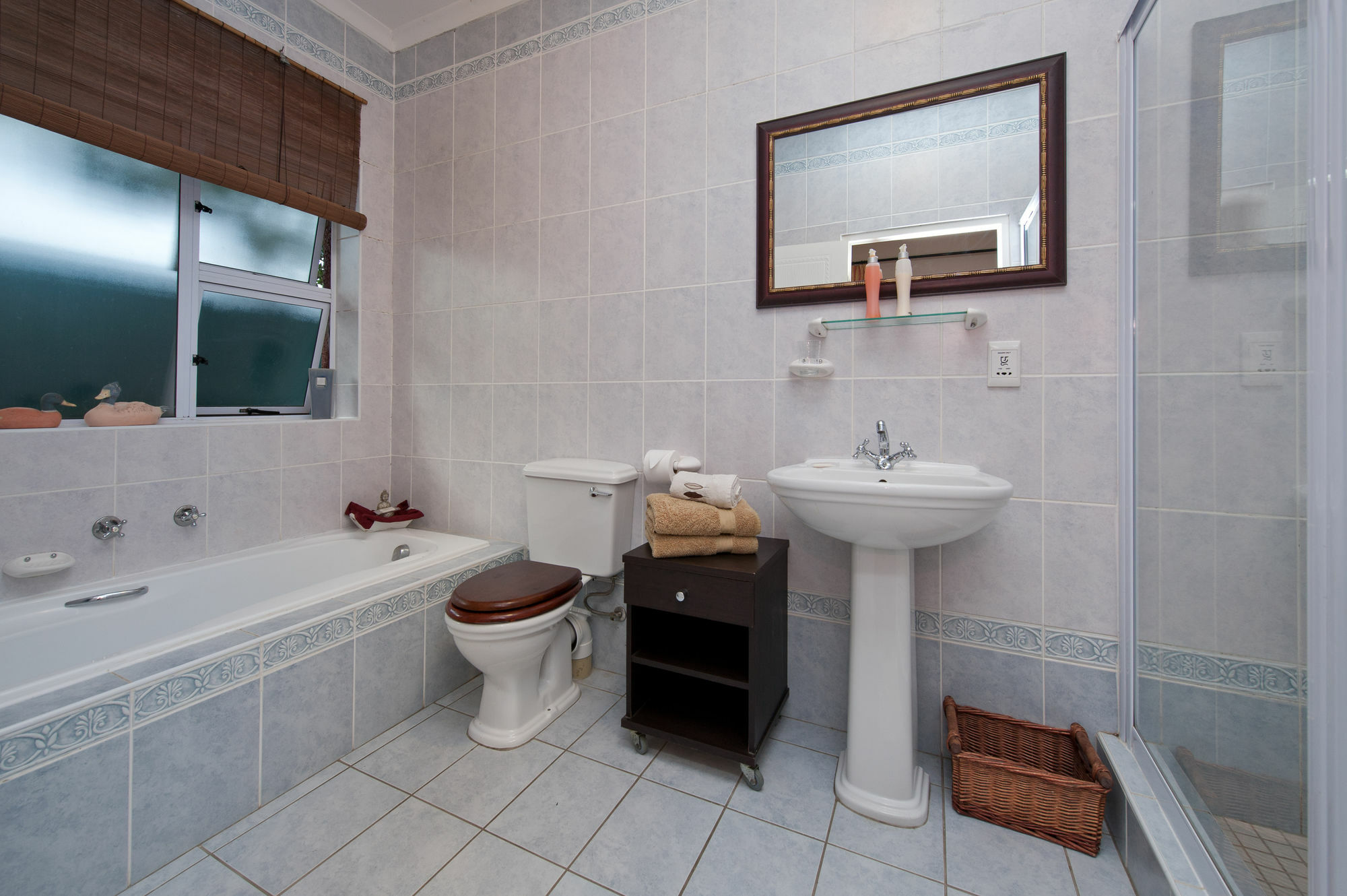 Brown Jug Guest House Германус Екстер'єр фото