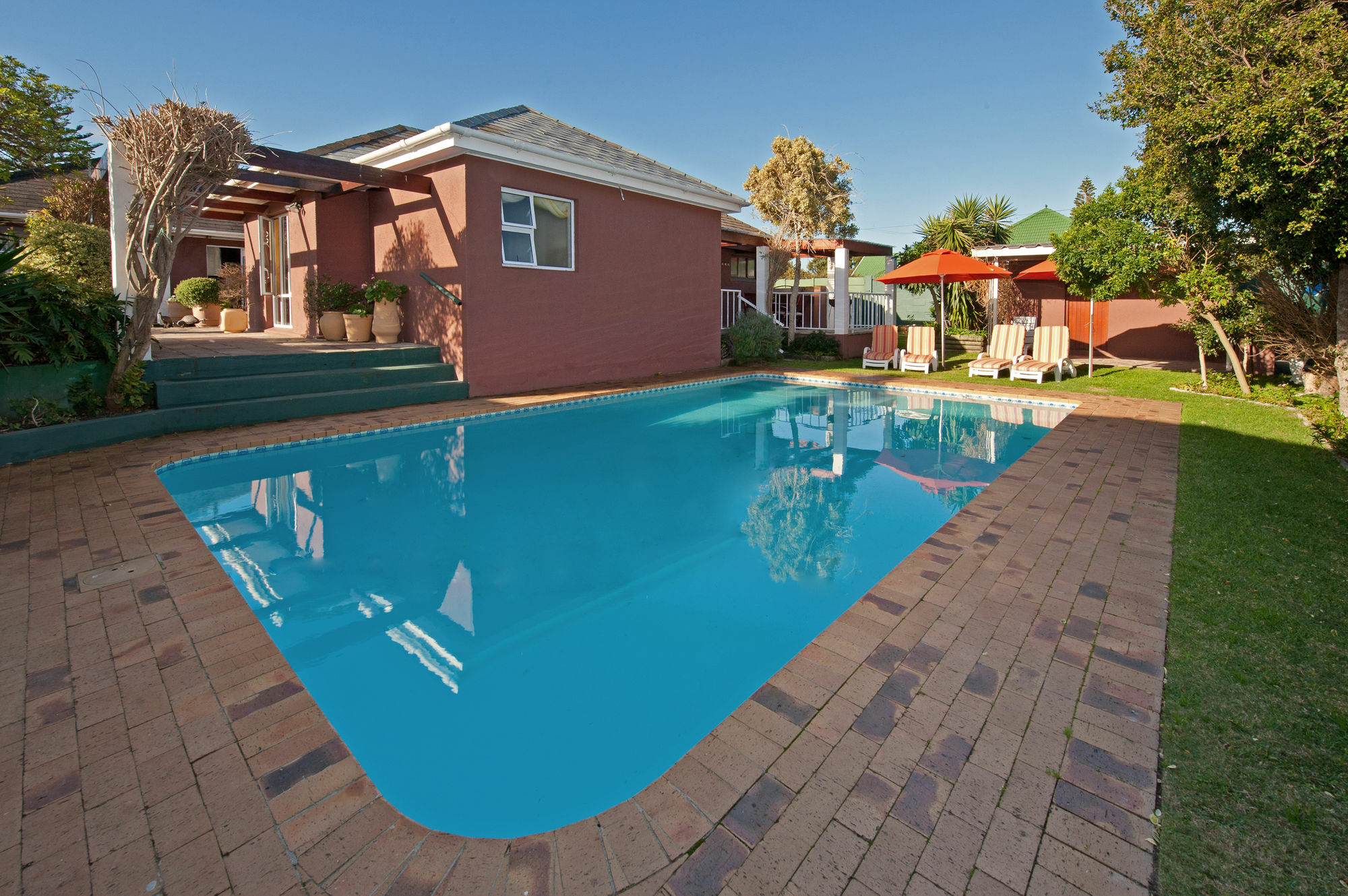 Brown Jug Guest House Германус Екстер'єр фото