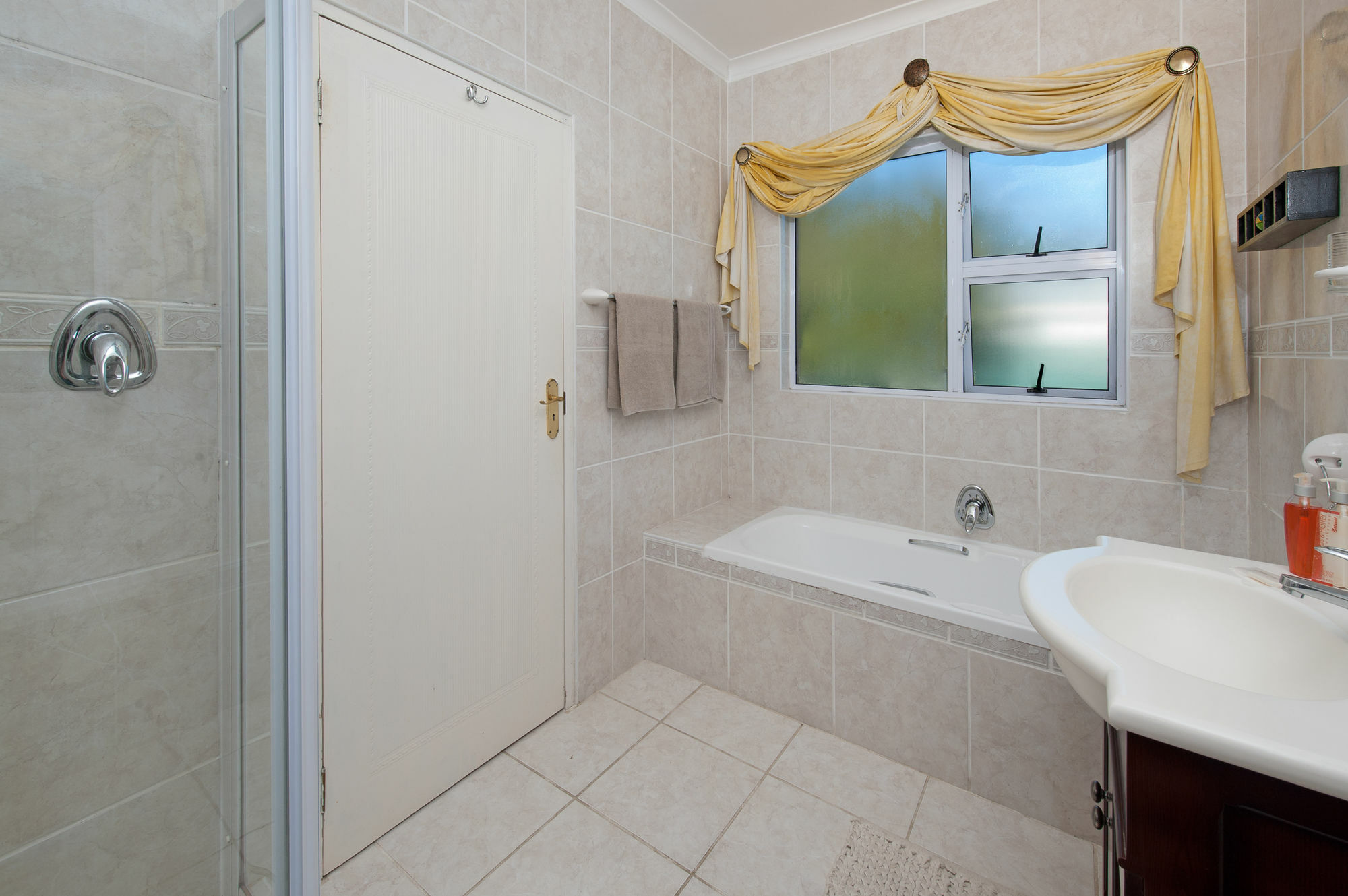 Brown Jug Guest House Германус Екстер'єр фото